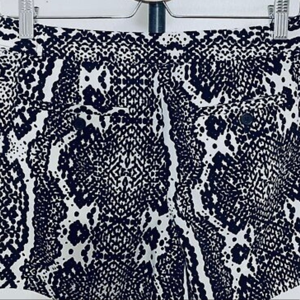 LOFT Short w pockets - Picture 2 of 7